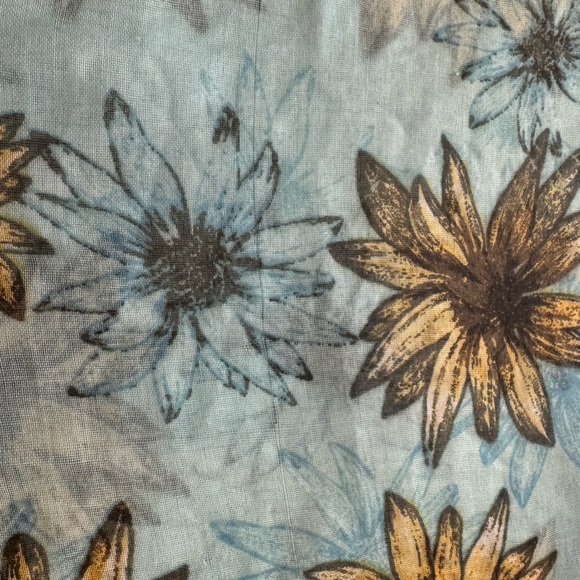 Set of 2 Scarfs. - Picture 9 of 9